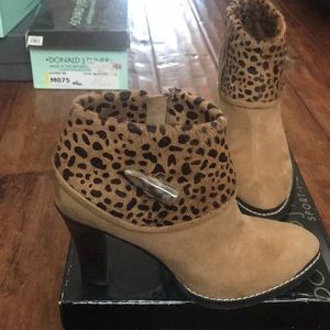 Donald Pliner Sport-I-Que Leopard print bootie 7.5